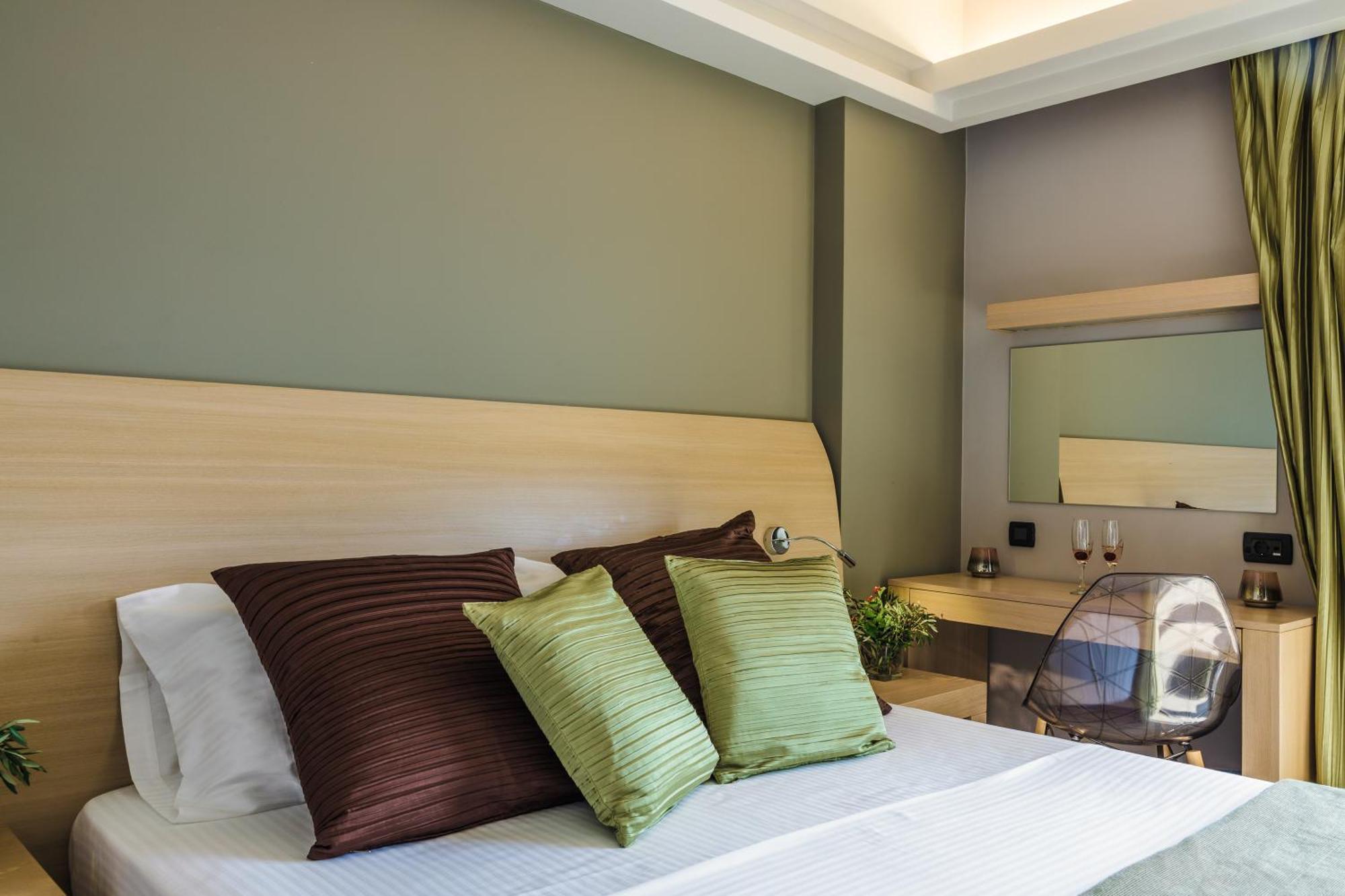 Classic Room Sea Side View