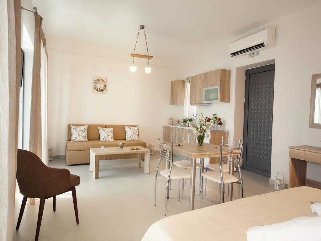 Studio with Sea View,345825676:JPEG