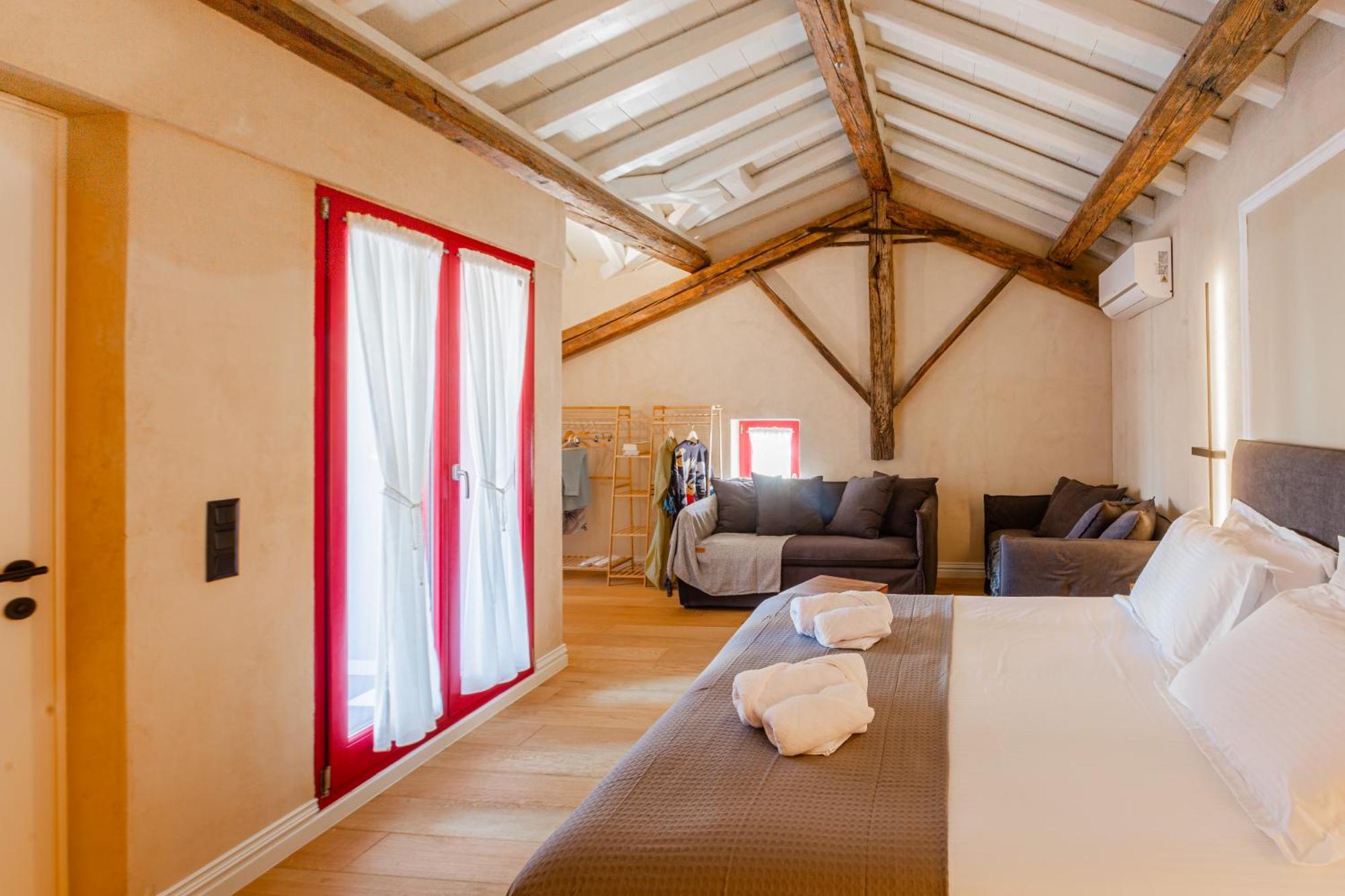 Deluxe King Suite