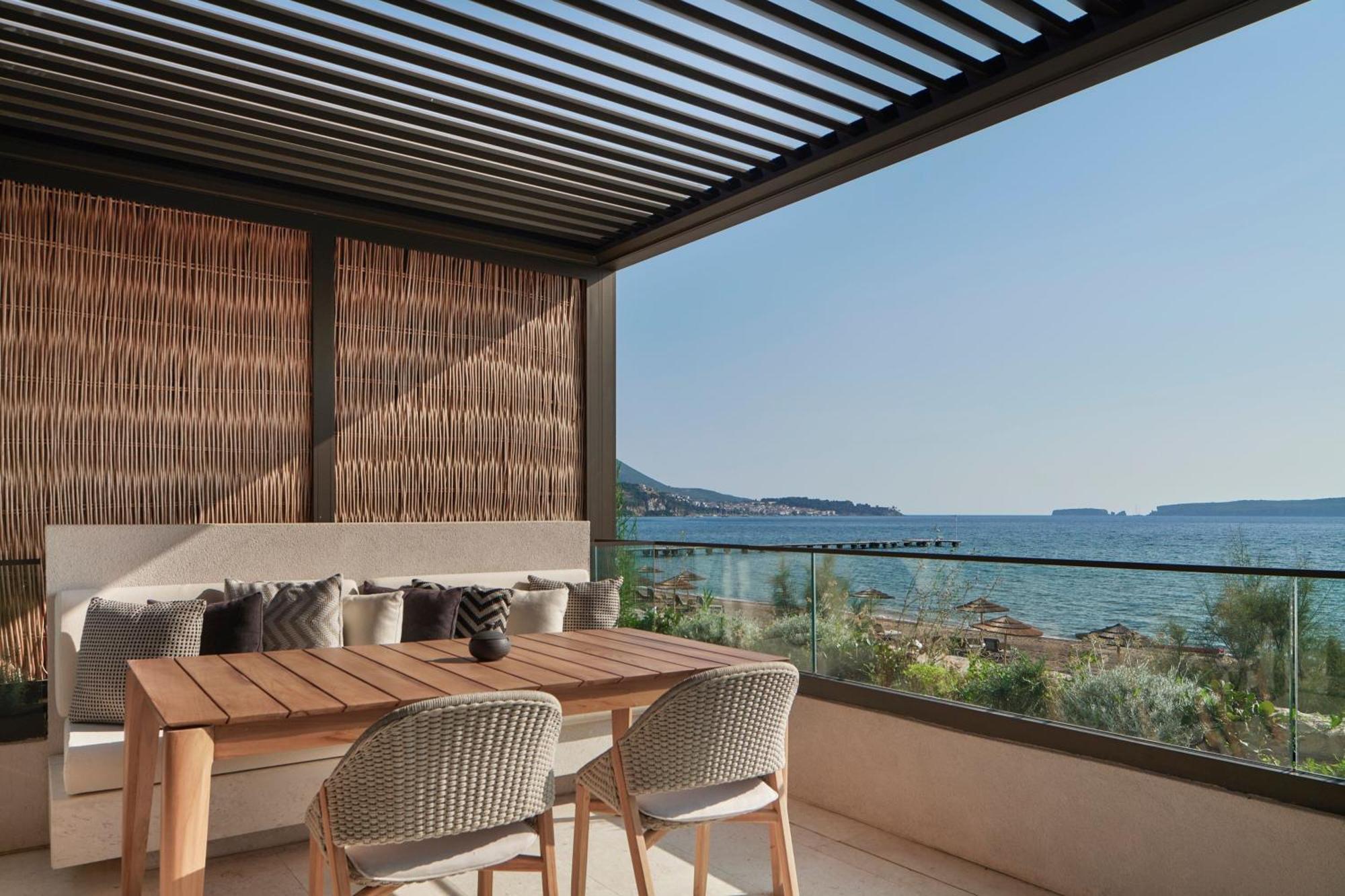 Escape Agora Bayfront Infinity 1 Bedroom Suite 1 King Sea View