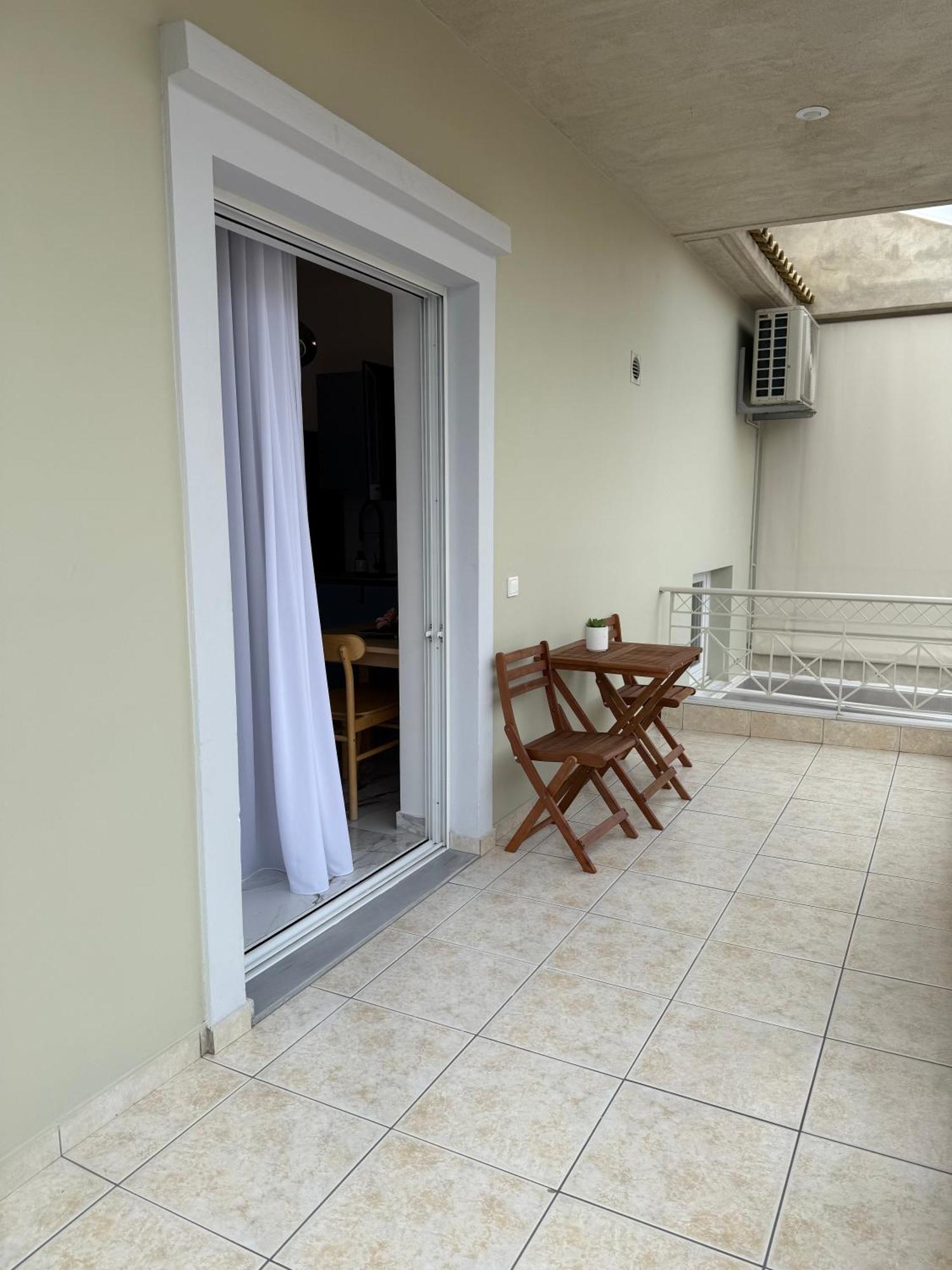 Deluxe One-Bedroom Apartment