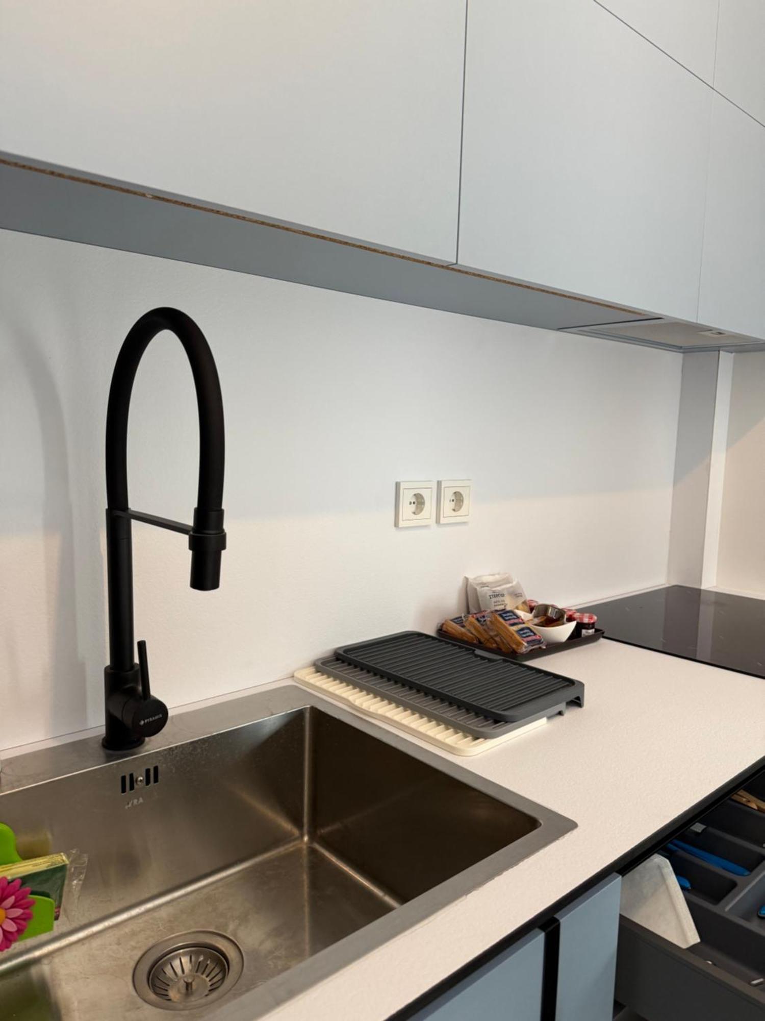Deluxe One-Bedroom Apartment