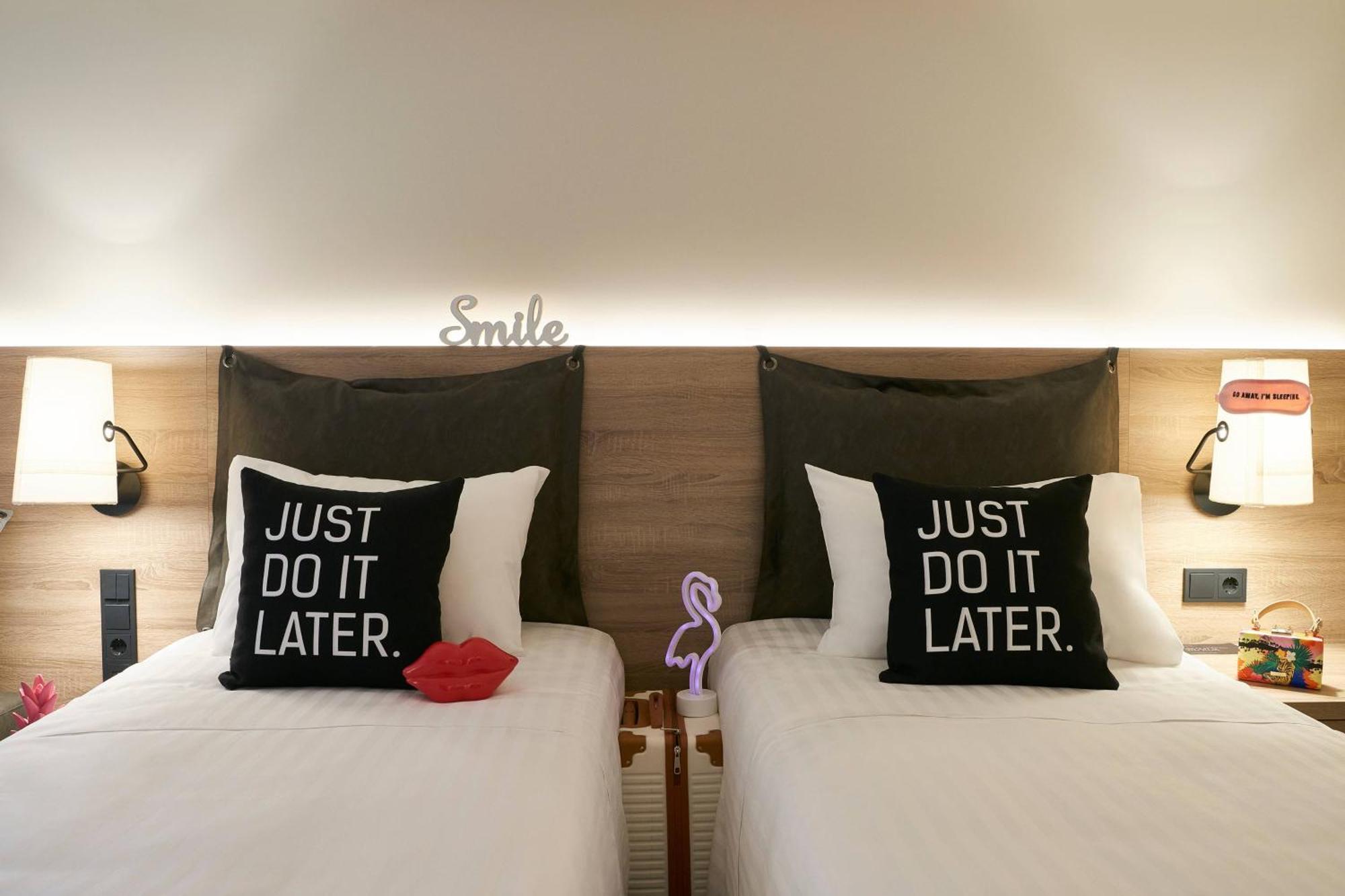Moxy Twin Standard Guest room 2 Twin or Single Beds