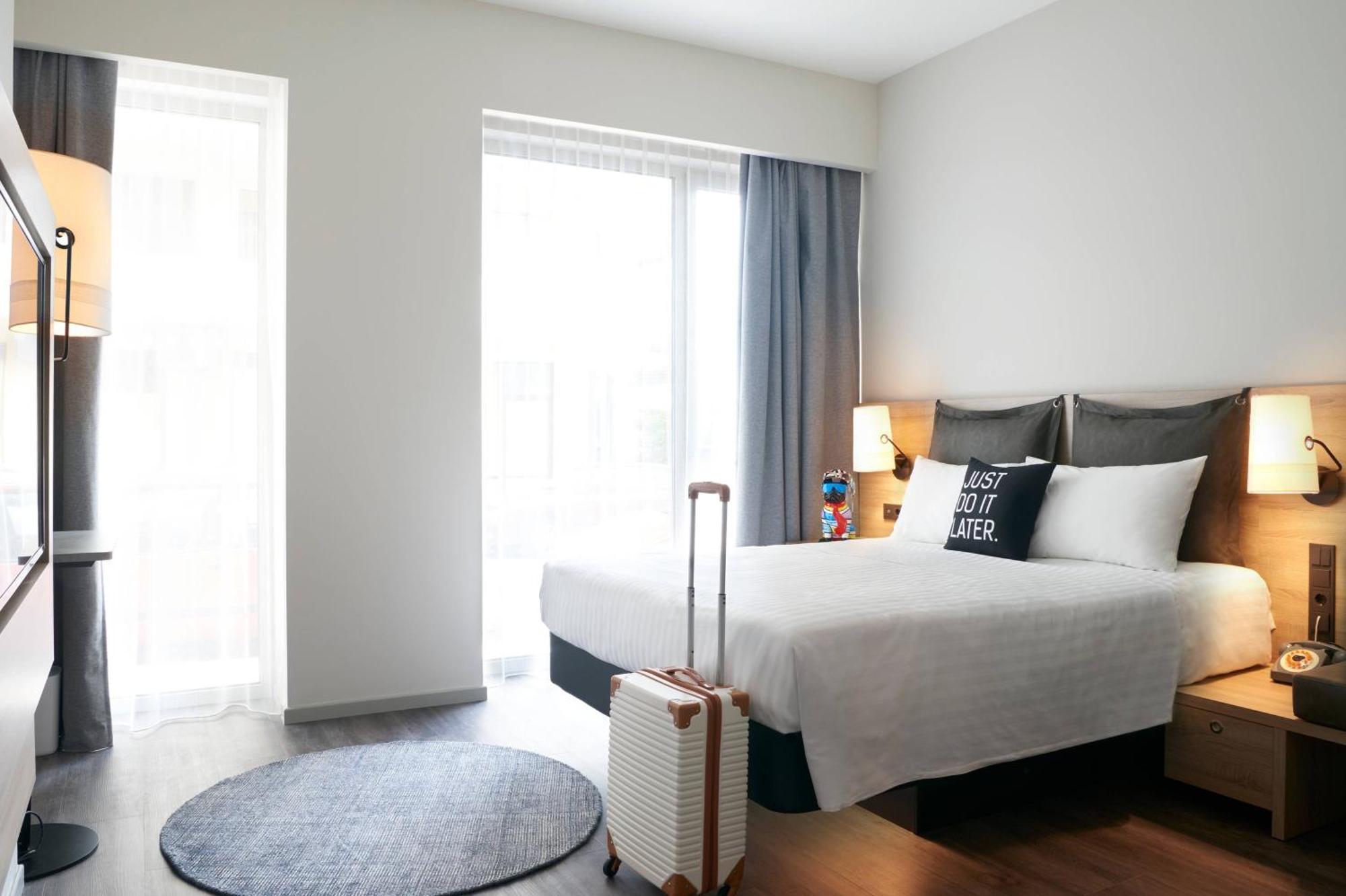 Moxy Queen Standard Guest room 1 Queen