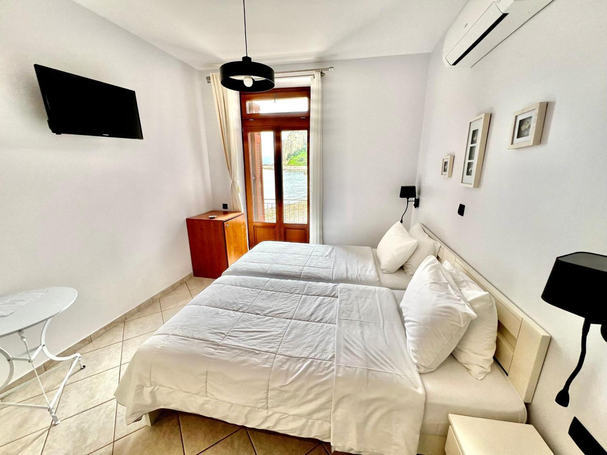 Double or Twin Room Sea View
