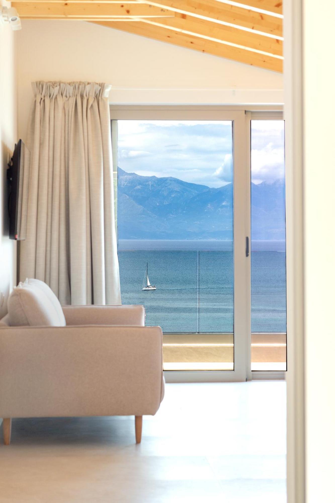 Deluxe One-Bedroom Apartment Ocean View