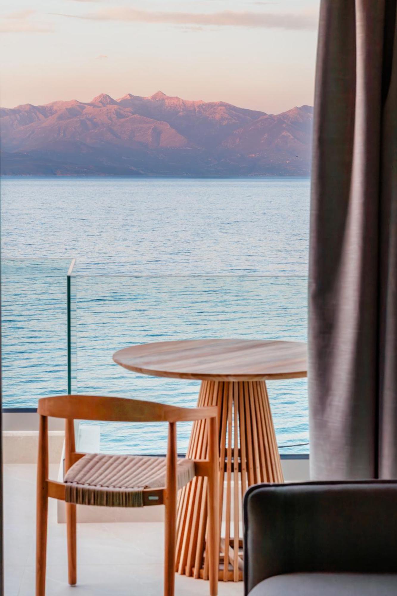 Deluxe One-Bedroom Apartment Ocean View