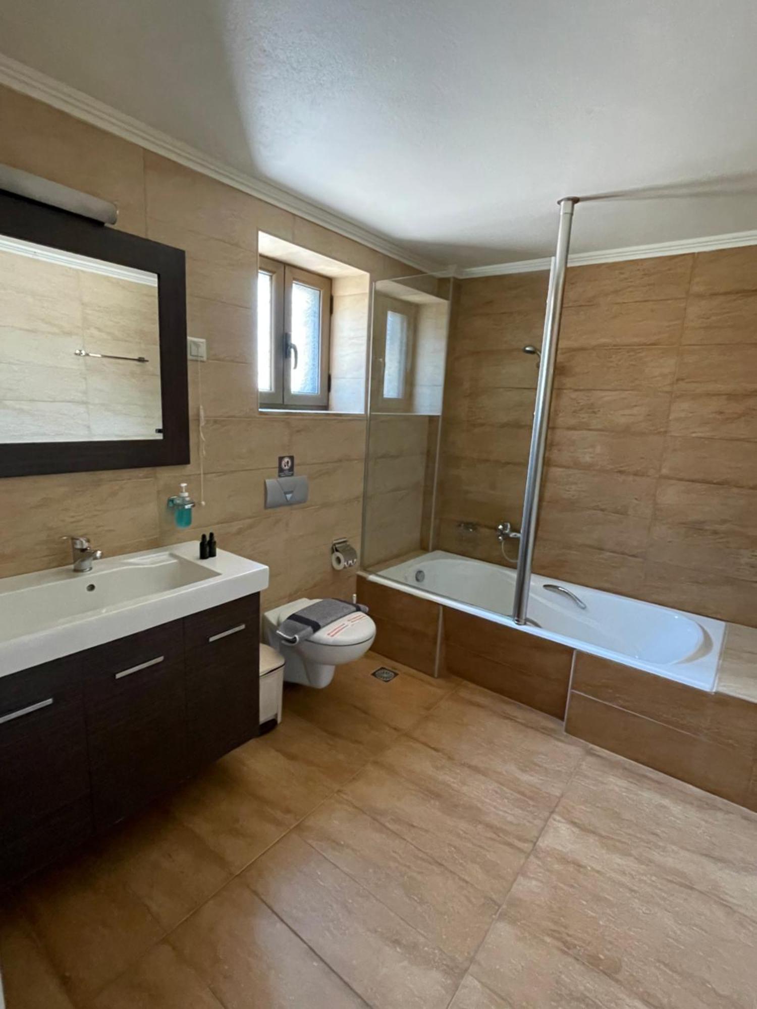 One-Bedroom Apartment Sea View