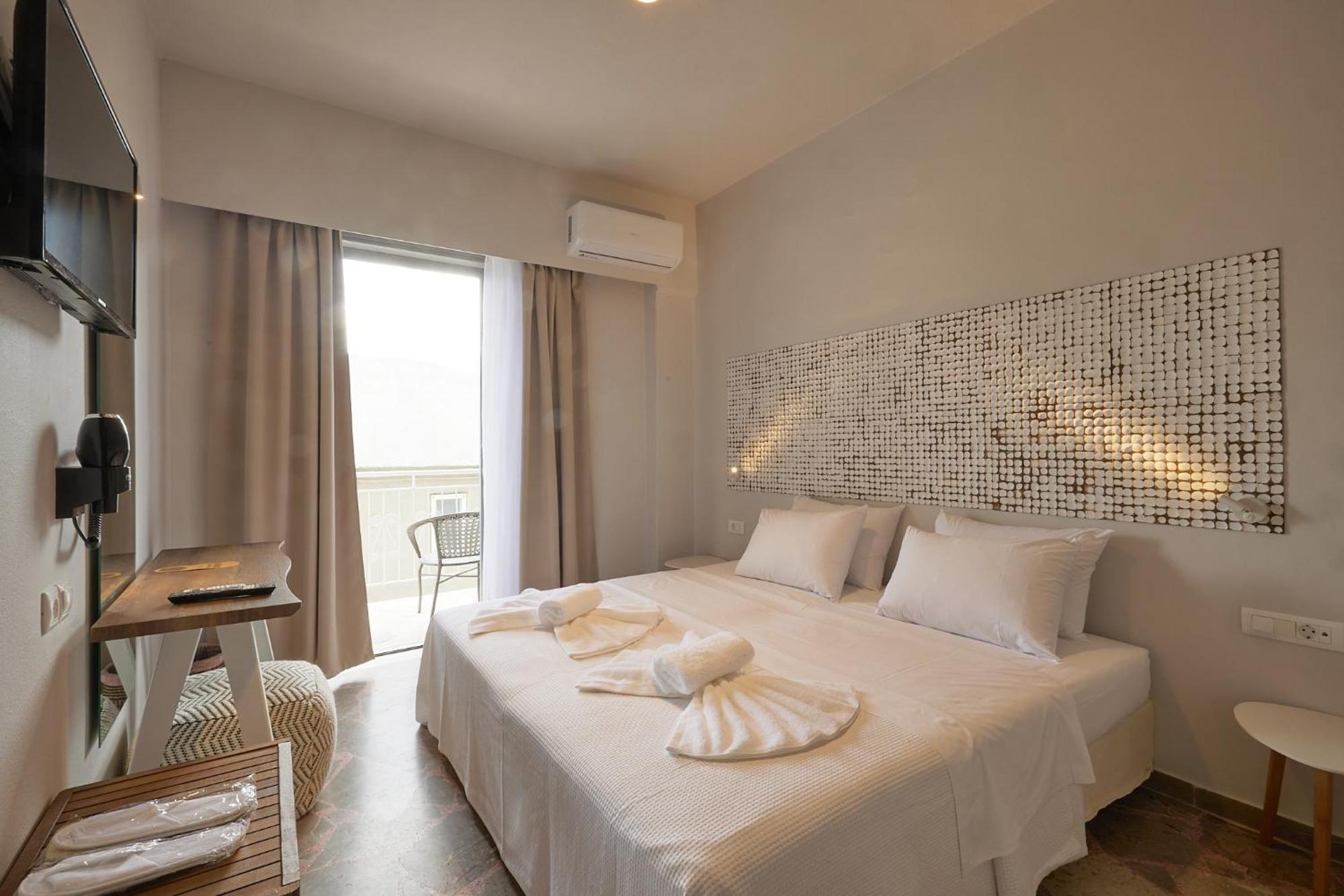 Deluxe Double Room Side Sea View