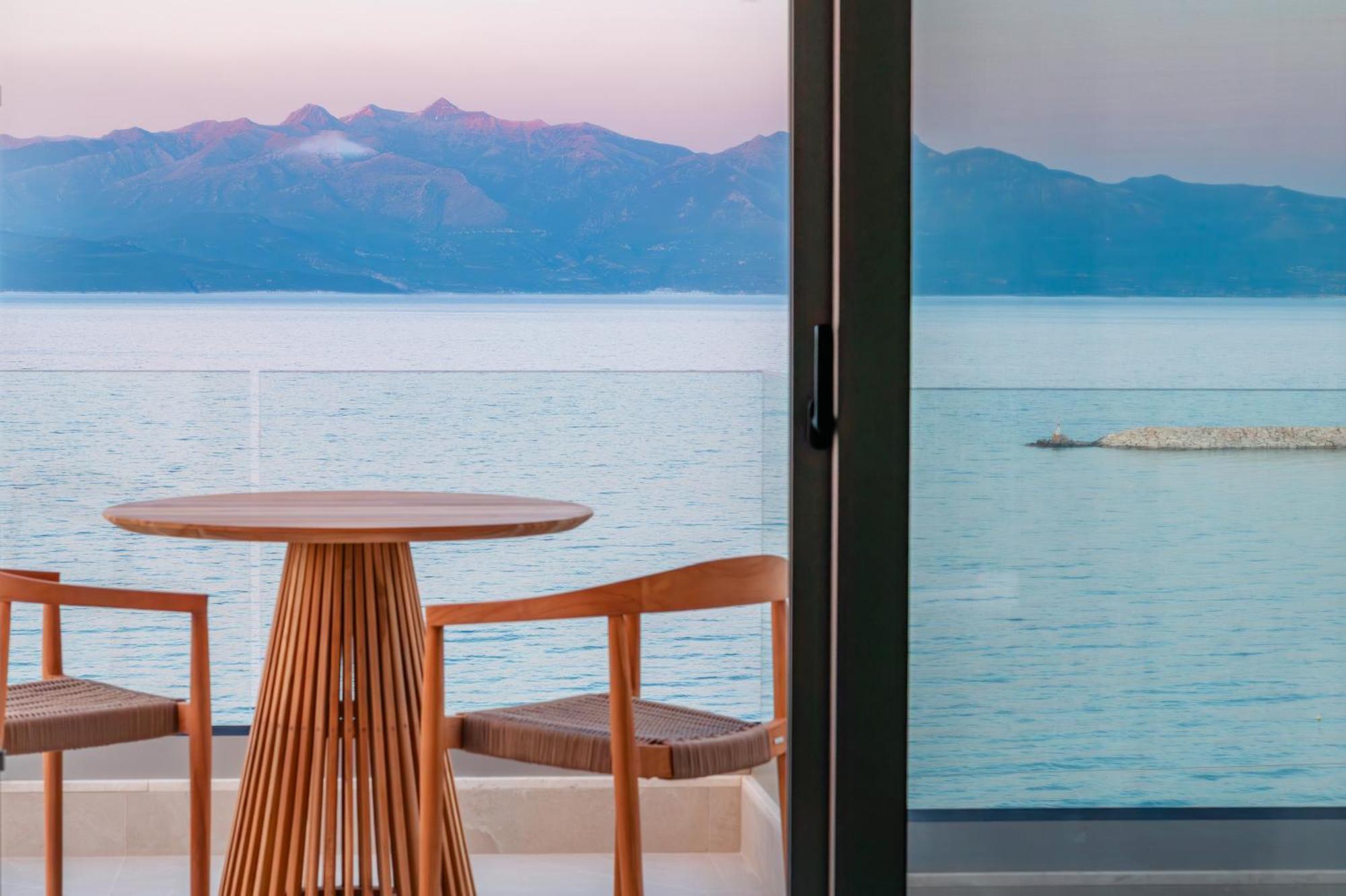 Deluxe One-Bedroom Apartment Ocean View