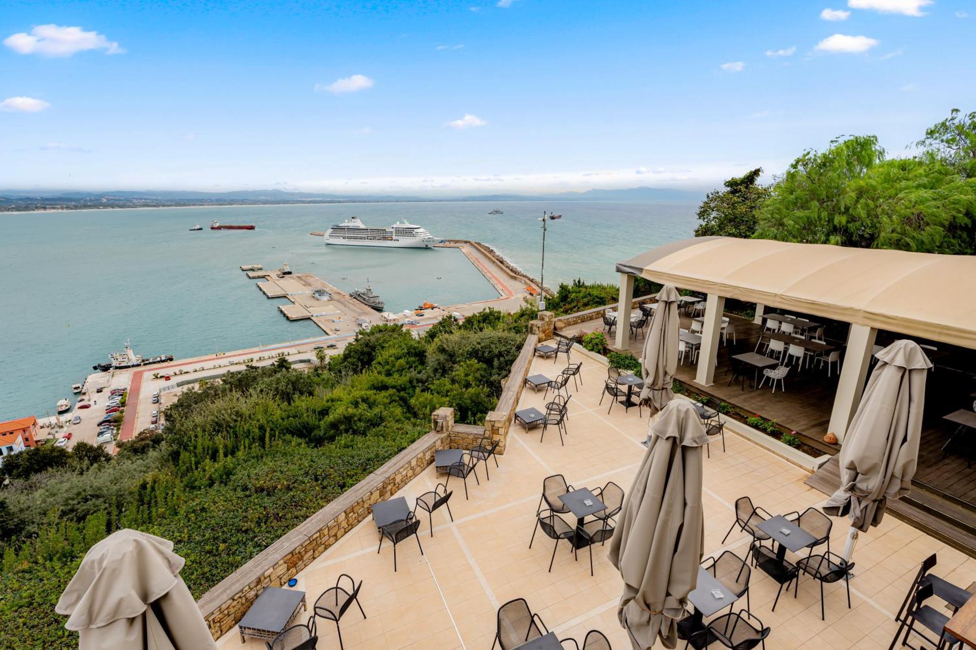 Standard Room Port View