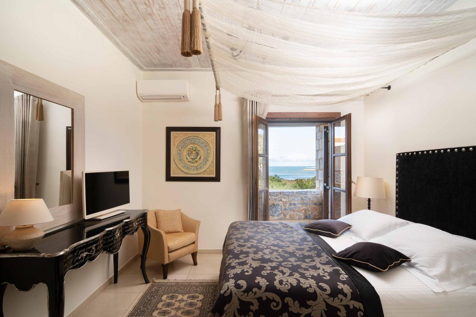 Double or Twin Room Partial Sea View