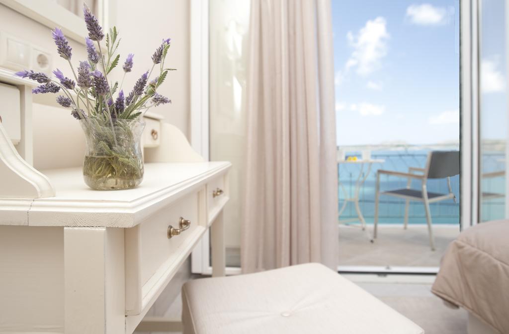Double or Twin Room Side Sea View