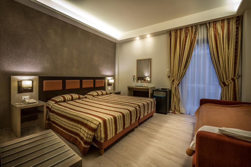 Triple Room,396846735:JPEG