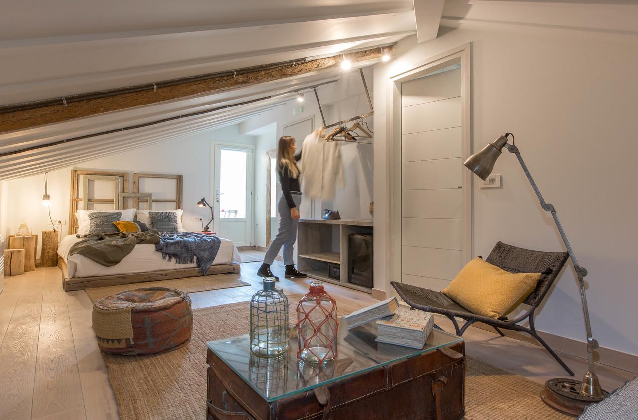Deluxe Attic Room Castle & City View