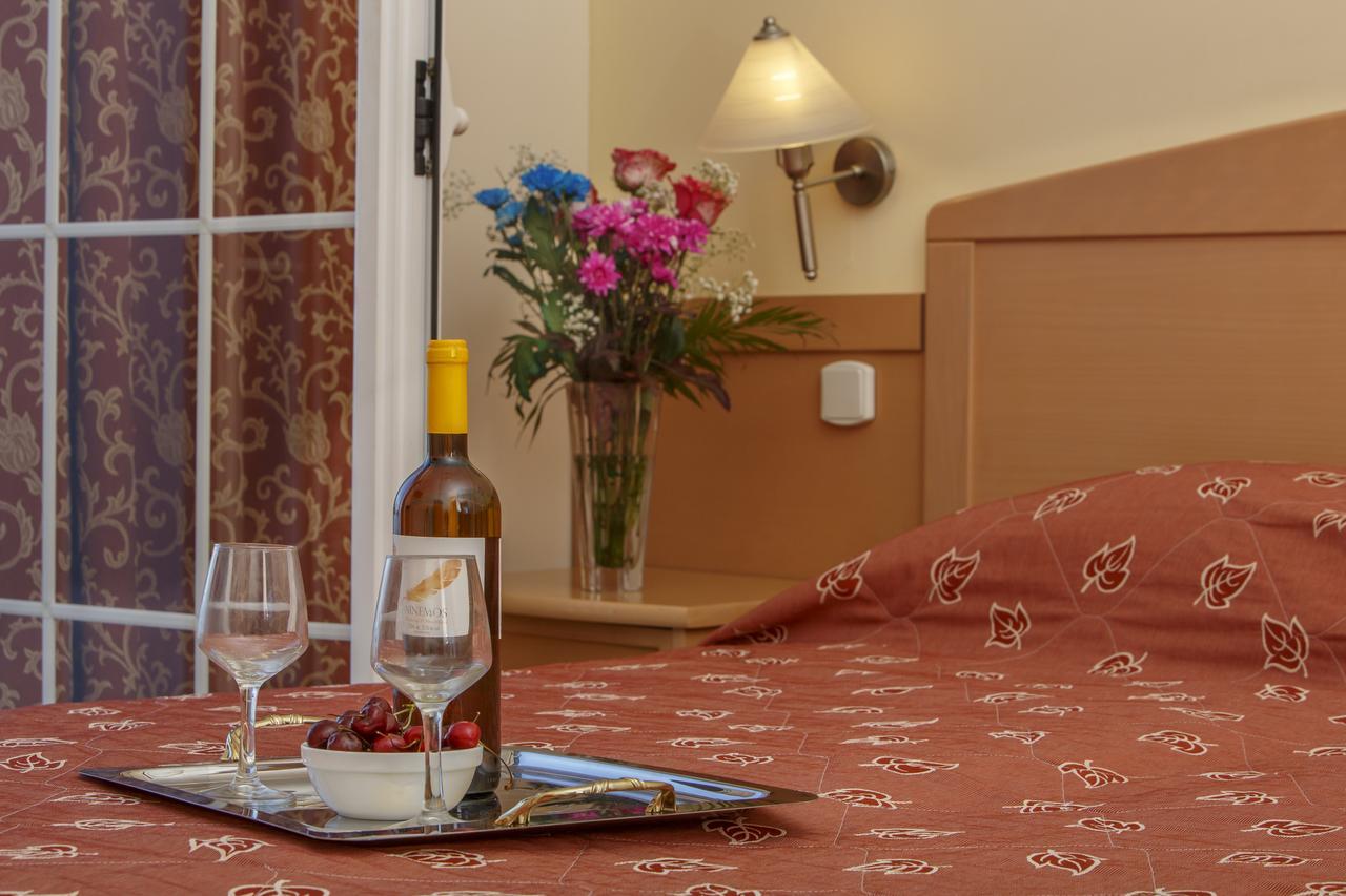 Double or Twin Room Sea View