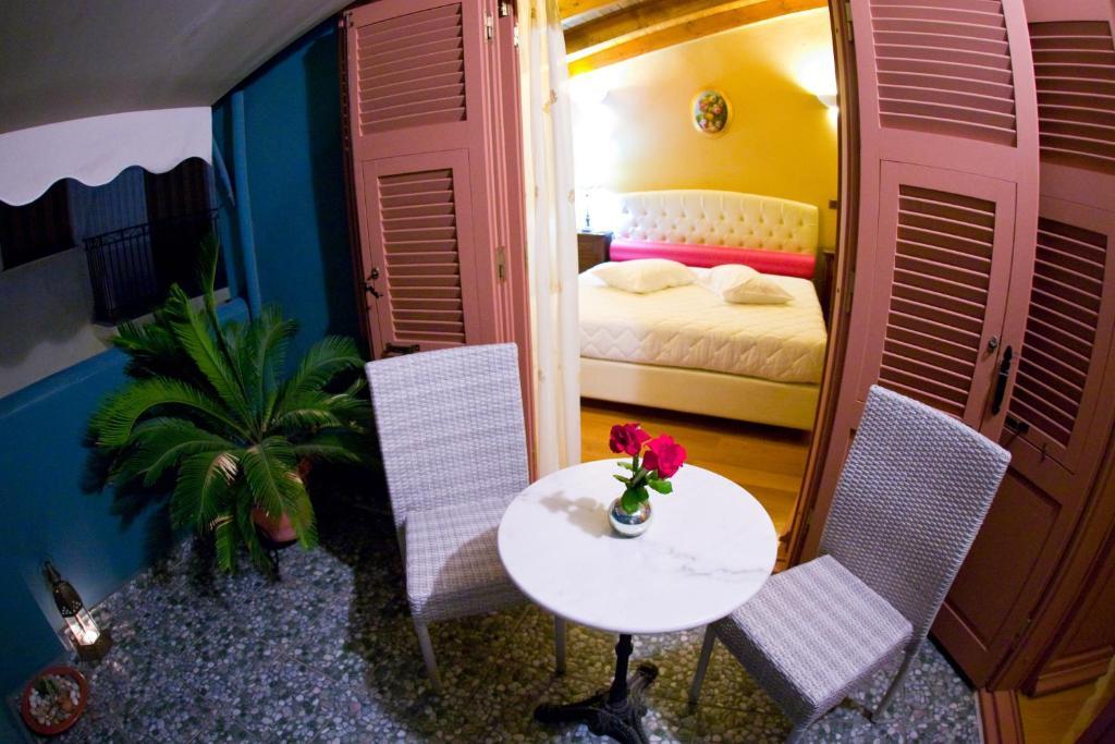 Suite mit Doppelbett und Schlossblick