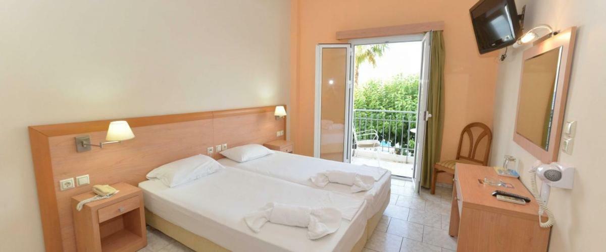 Double or Twin Room Sea View