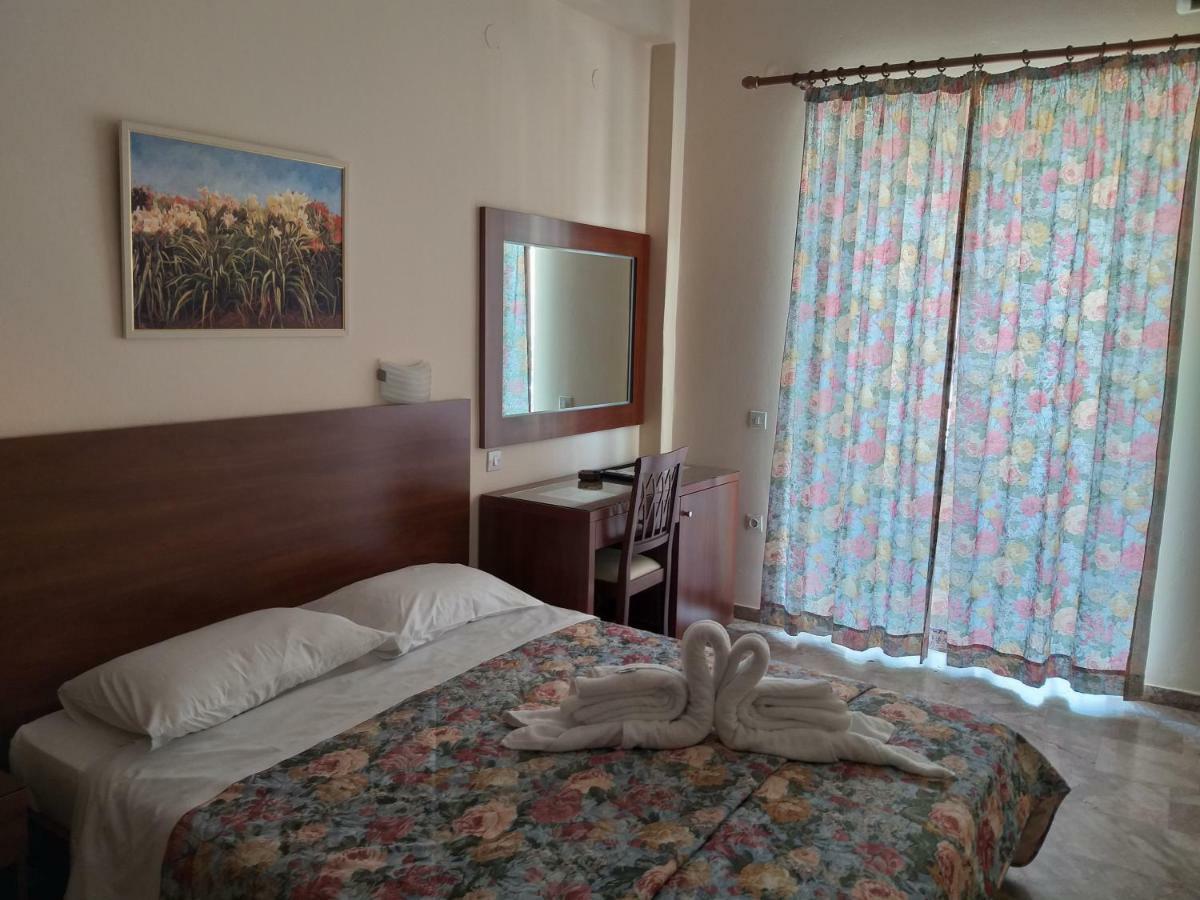 Doppel-/Zweibettzimmer mit Stadtblick