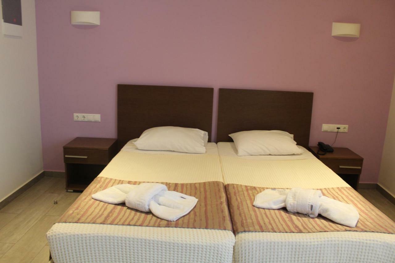 Double or Twin Room Side Sea View