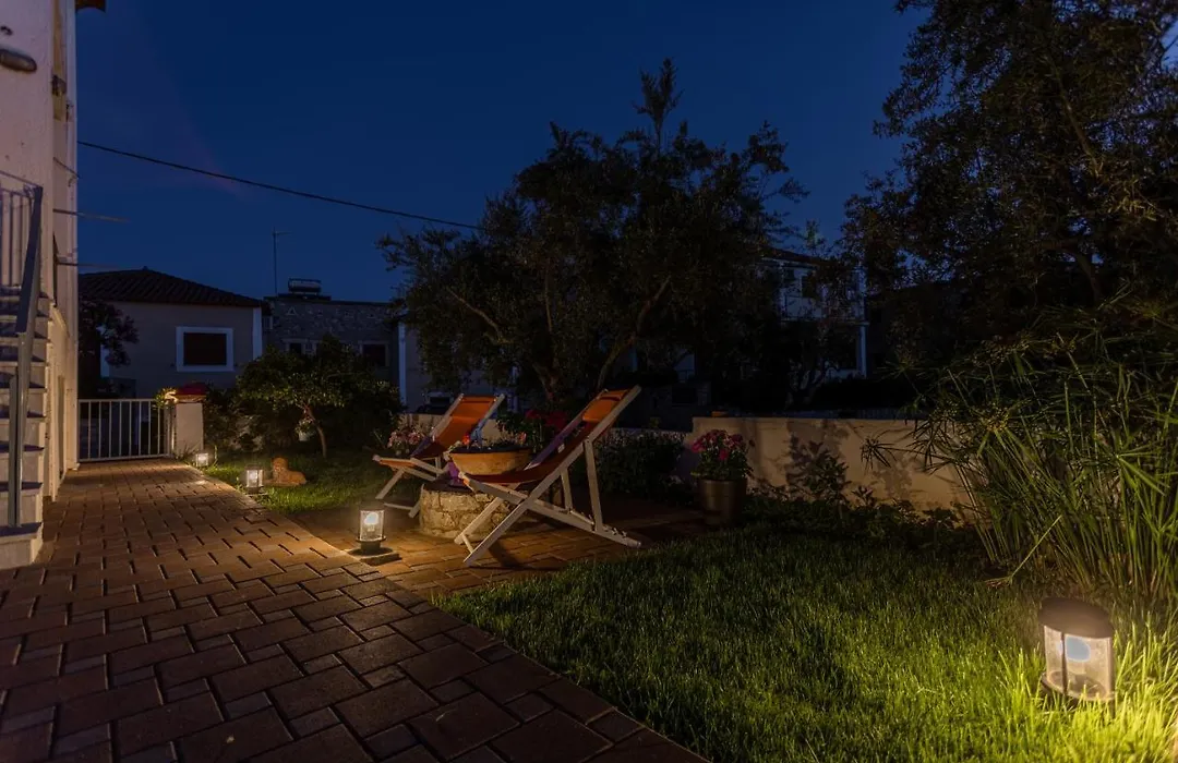 Lefkis Apartments & Studios-1