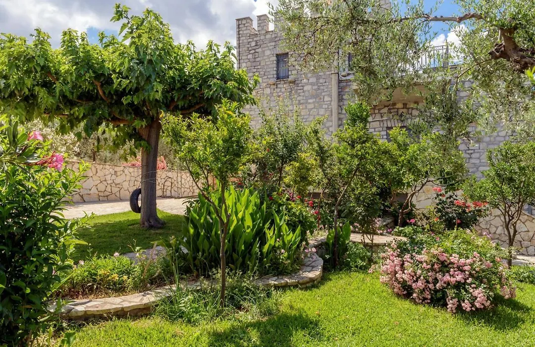 Majestic Chateau - Spectacular Seascapes & Pool-1