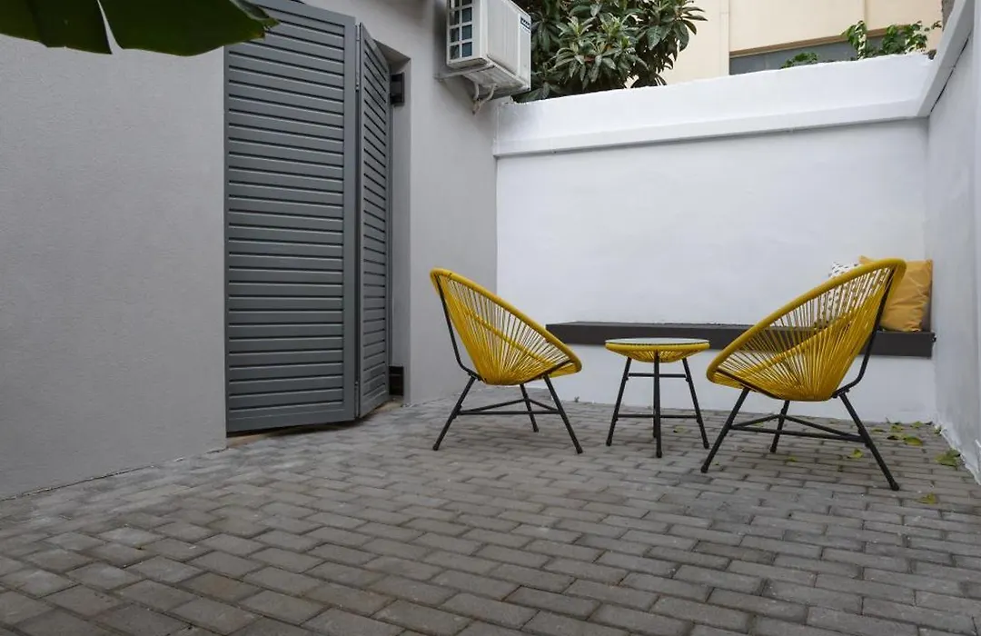 Kalamata Center Ground Floor 2Br Apt With Small Yard & 1Gbps Fiber-1