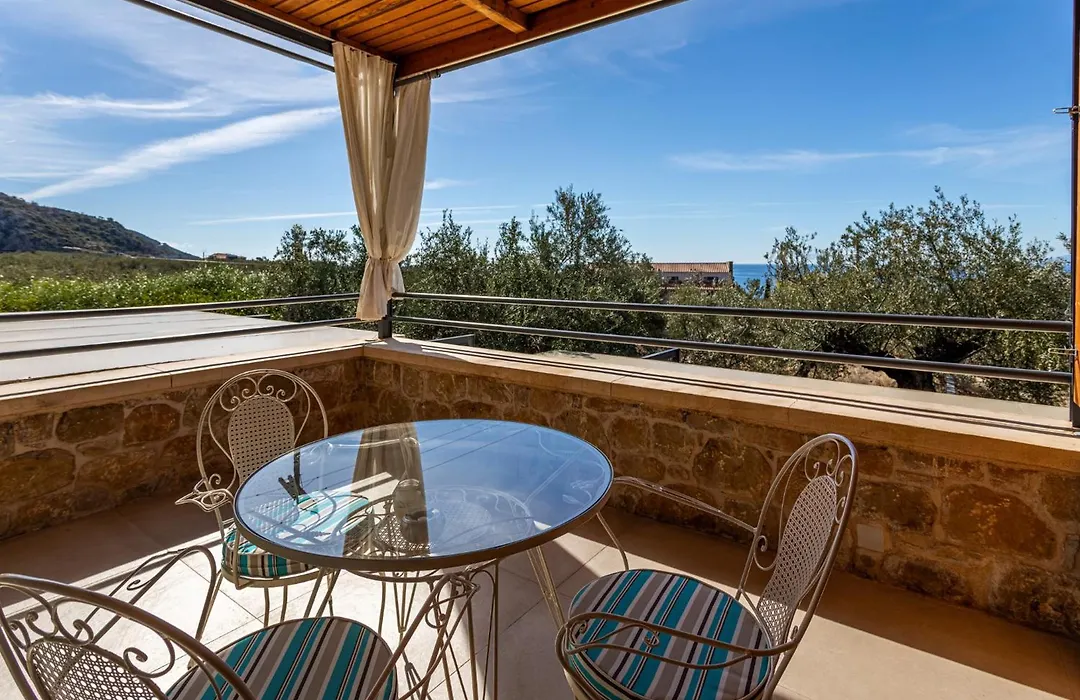 Lithos Guesthouse Kardamili-1