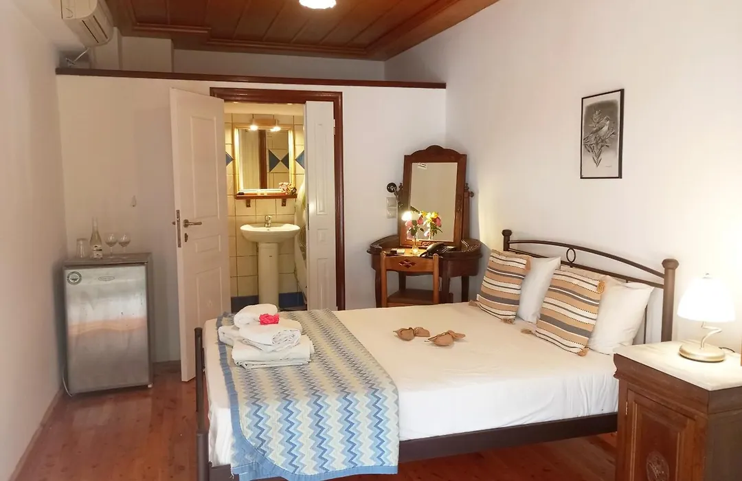 Hotel Paraliako Kyparissi-1