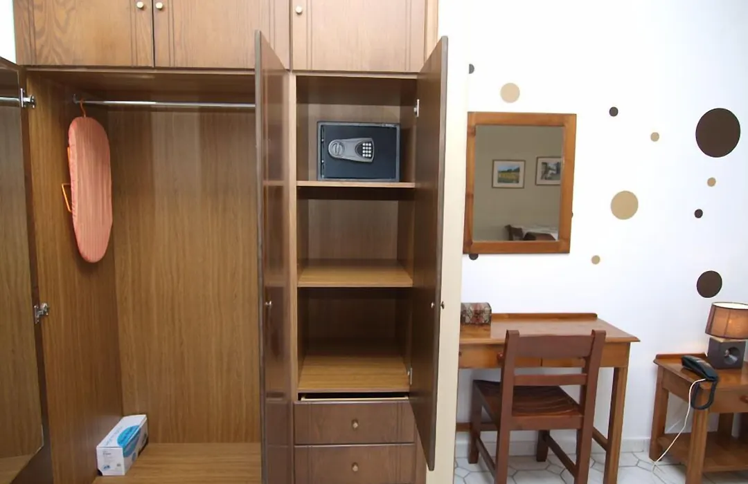 Kleopatra Traditional Hotel Apartments-1