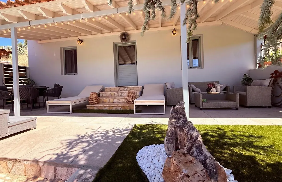 Blue Topaz Cottage Mini Pool Spa-1