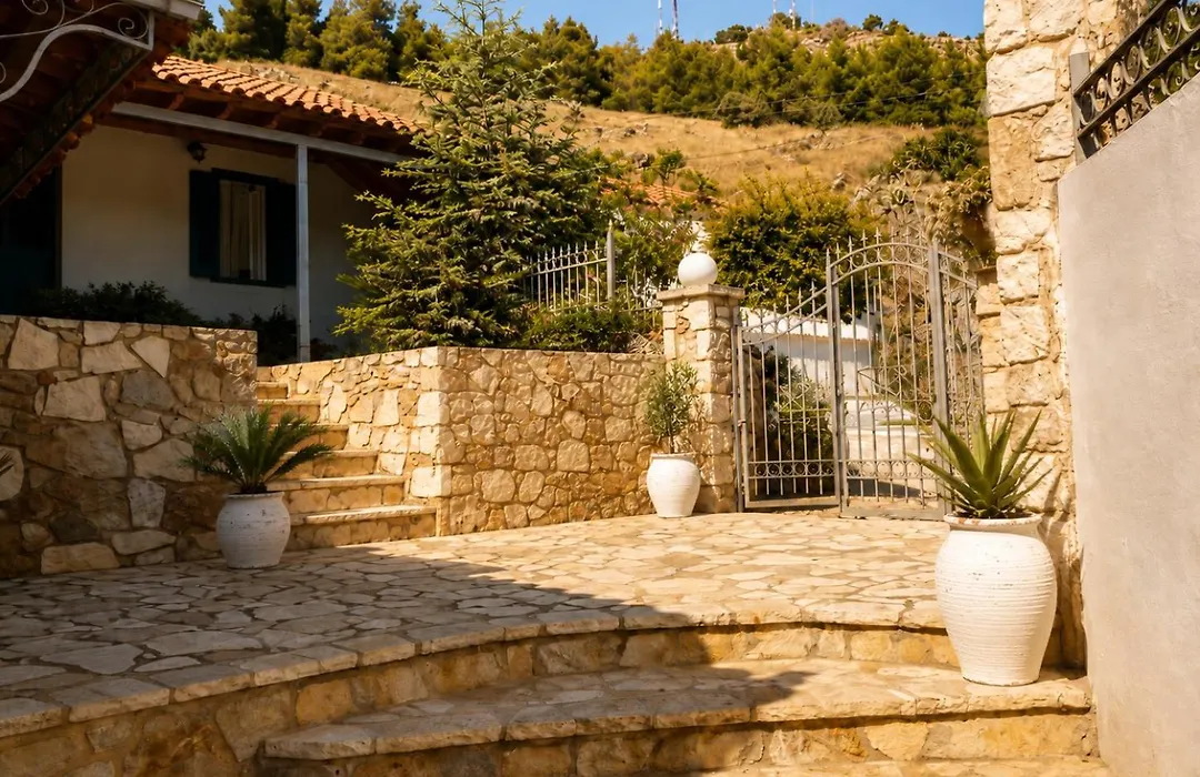 Blue Topaz Cottage Mini Pool Spa-1