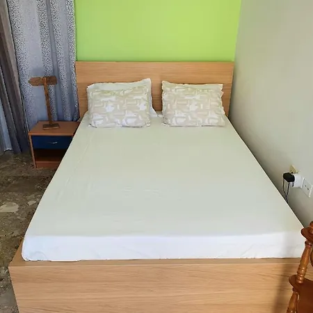 Sunny Room-3