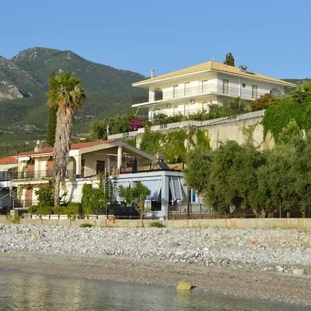 Melenia'S Sea Front House-2