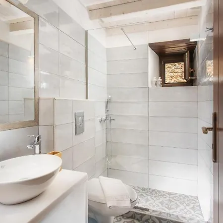 Myrsini'S Castle House - Comfortable Residence With Large Balcony & Sea View-2