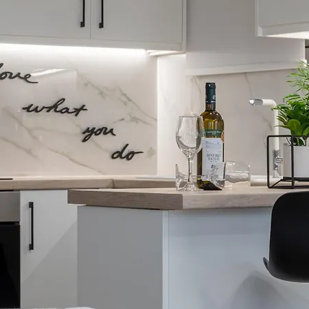 Sandra'S Luxury Studio Apartment-2
