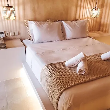 Mani Luxury Suites And Studios In Gytheio With Private Pools-3