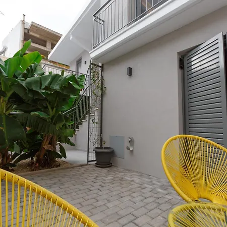 Kalamata Center Ground Floor 2Br Apt With Small Yard & 1Gbps Fiber-2