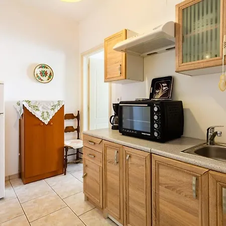 Kalamata City Nest - Central & Cozy Hideout-2