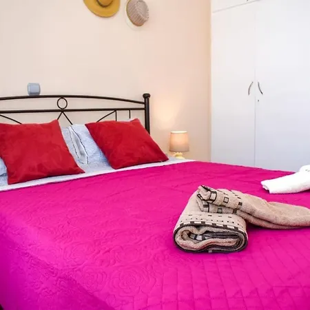 Cozy Flat On The Main Square, 10Min To The Sea-3
