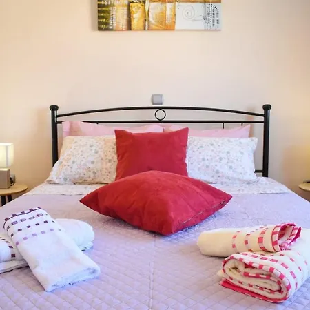 Cozy Flat On The Main Square, 10Min To The Sea-2