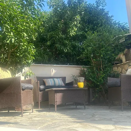 Amelia'S House-2