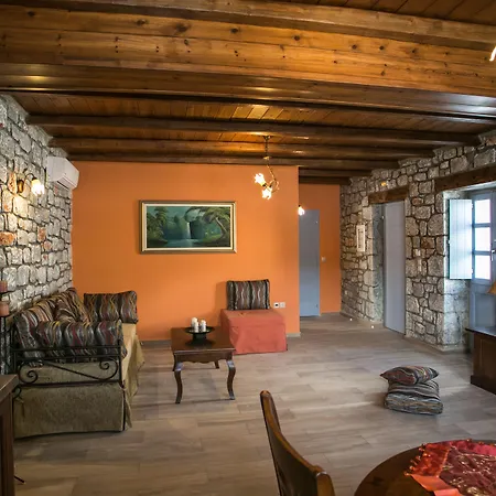 Εn Plo Luxury Suites-3