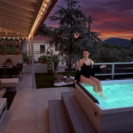 Blue Topaz Cottage Mini Pool Spa-2
