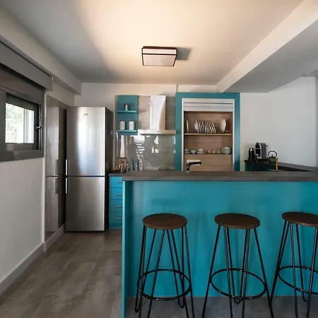 Kalamata Center Ground Floor 2Br Apt With Small Yard & 1Gbps Fiber-3