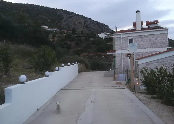 Villa Stone House In Olive Grove à Tolón acceptant les animaux