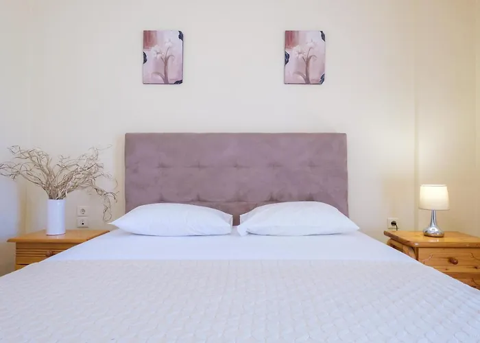 Almyros Aktis Mountain And Sea Apartment Kalamata