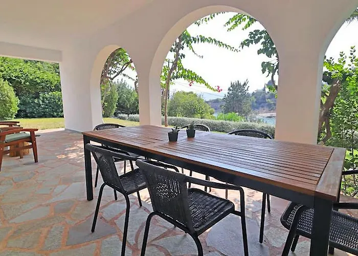 Superior Beachfront Apartment In Aghios Emilianos - Porto Heli