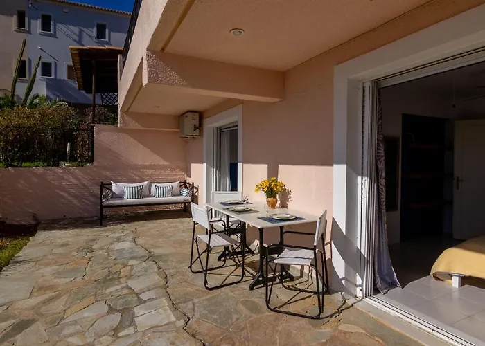 Pet friendly Maison With Apartments Near To The Beach Porto Heli