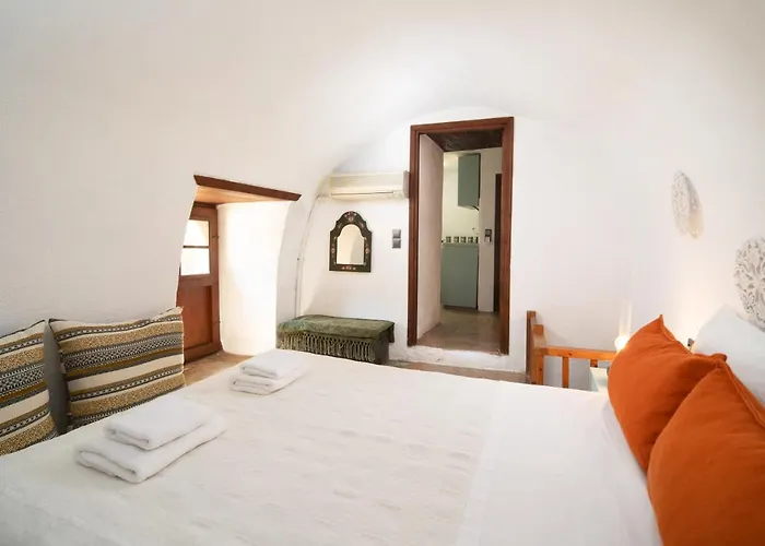 Menexes Suites Μονεμβασιά
